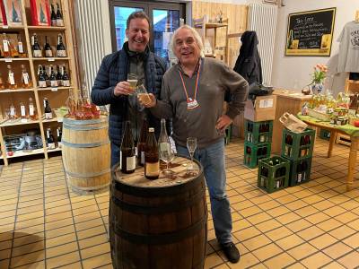 Aktuelles - unterwegs in und um  Hainburg - Apfelwein ist ein regionales Produkt was zu Hessen und auch zu Hainburg zählt. Immer wieder schön ein Besuch bei Jörg Stier in Maintal.