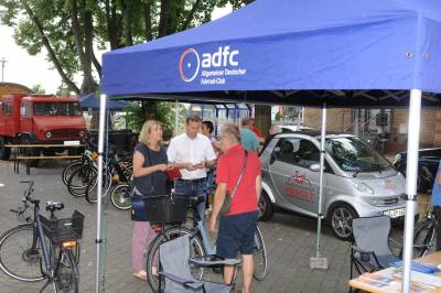 Aktuelles - unterwegs in und um  Hainburg - Fahrradcodierung beim Mövia-Fest am Stand des ADFC