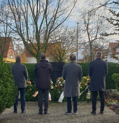 Kranzniederlegung am Volkstrauertag 2023 an dem Ehrenmal in Hainstadt
