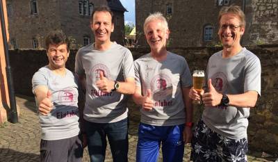 Aktuelles - unterwegs in und um  Hainburg - Nach 82 km im Ziel des Brüder Grimm Laufes 2016 mit dem Team der Fastnachtsfreunde Hainstadt mit Heribert Ehmes, Gerhard Lukas und Jürgen Junker