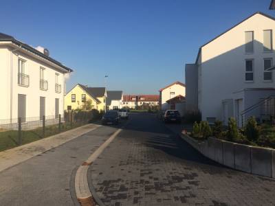Bauwesen - Begehung der fertiggestellten Straße im Neubaugebiet Löschem