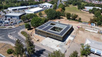 Bauwesen - Luftbild des neuen Rathauses Anfang August 2022