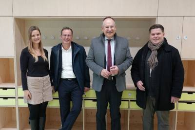 Tag der offenen Tr am neuen bergangsgebude der Albert-Schweitzer-Schule Neu-Isenburg