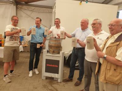 Vereine/Verbnde - Fassbieranstich anlässlich dem 10-jährigen Jubiläum von Winnis Puppenhausmuseum